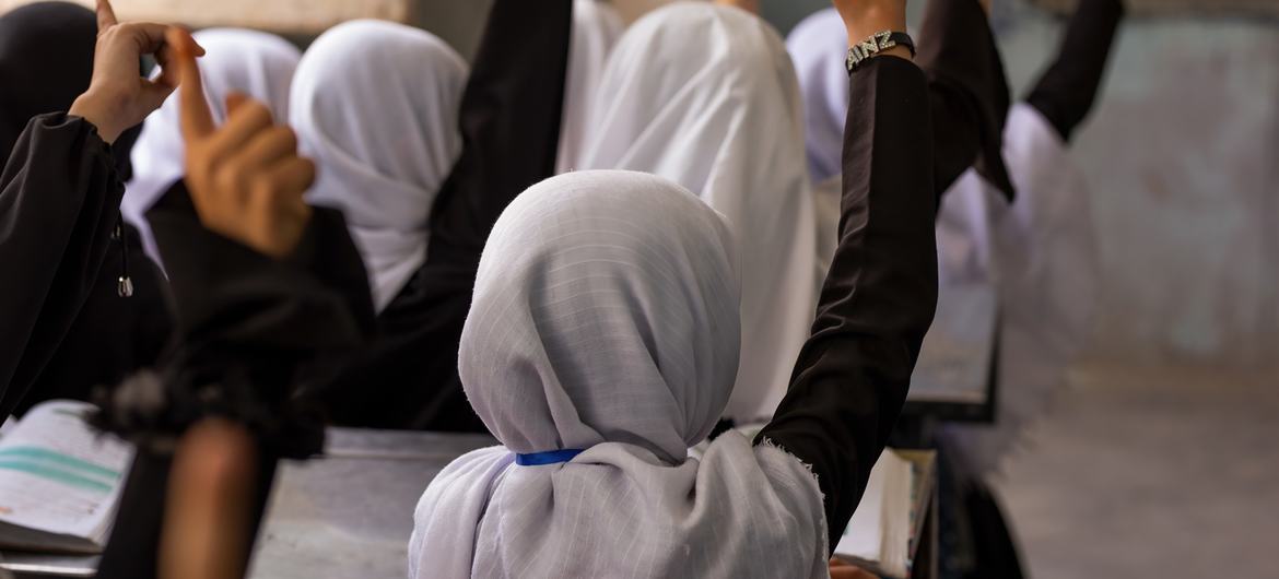 دختران در مکتب هرات افغانستان.